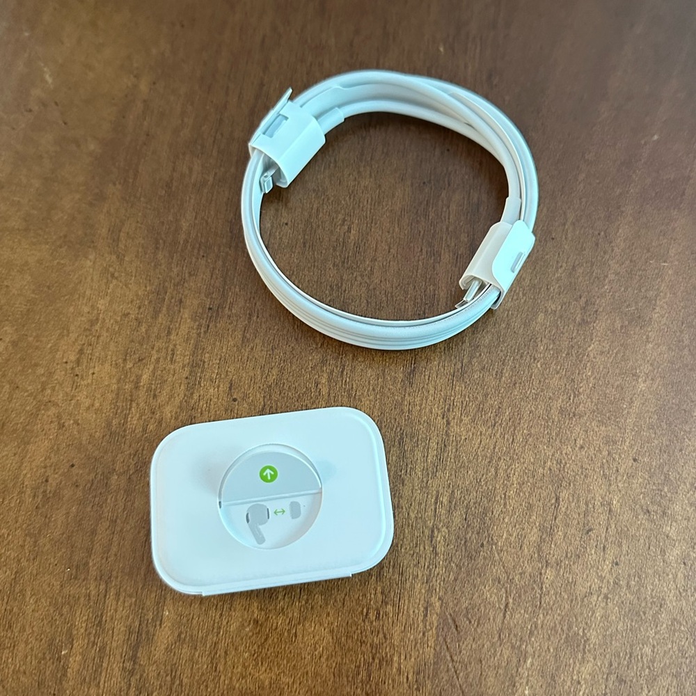 Apple AirPods Charging Cord & Extra Earpieces